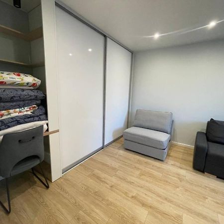 Modern 1Br Haven Near Two Parks Apartman Riga Kültér fotó
